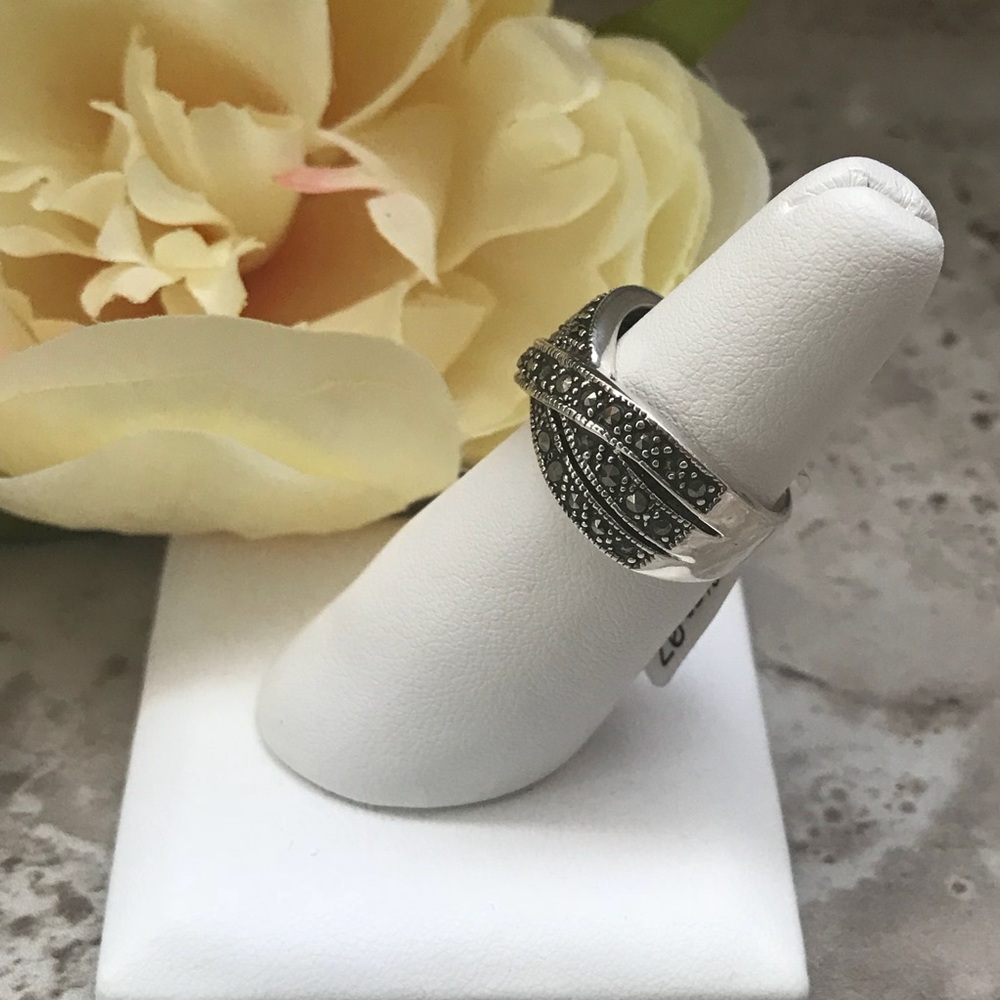 Sterling Silver Marcasite Ring - Picture 3 of 3